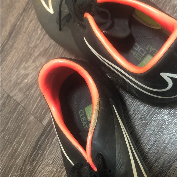 Nike Women’s Soccer Cleats – Black/White/Pink – Size 7 - Picture 10 of 10